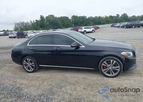 2016 Mercedes-Benz C 300 4Matic/Luxury 4Matic/Sport 4Matic z USA, uszkodzony, nr VIN 55SWF4KB7GU131449